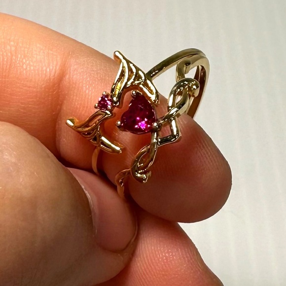 Girls Crew X Marvel Wonder Woman Interlocking Rings Gold Tone Size 7 - Picture 1 of 7